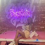milanaroy Camsoda livecam show performer room profile