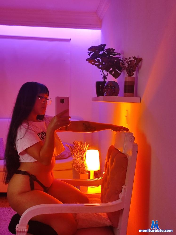 gloomydoll camsoda livecam performer profile