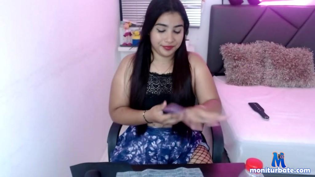 nahomy-west camsoda livecam performer profile