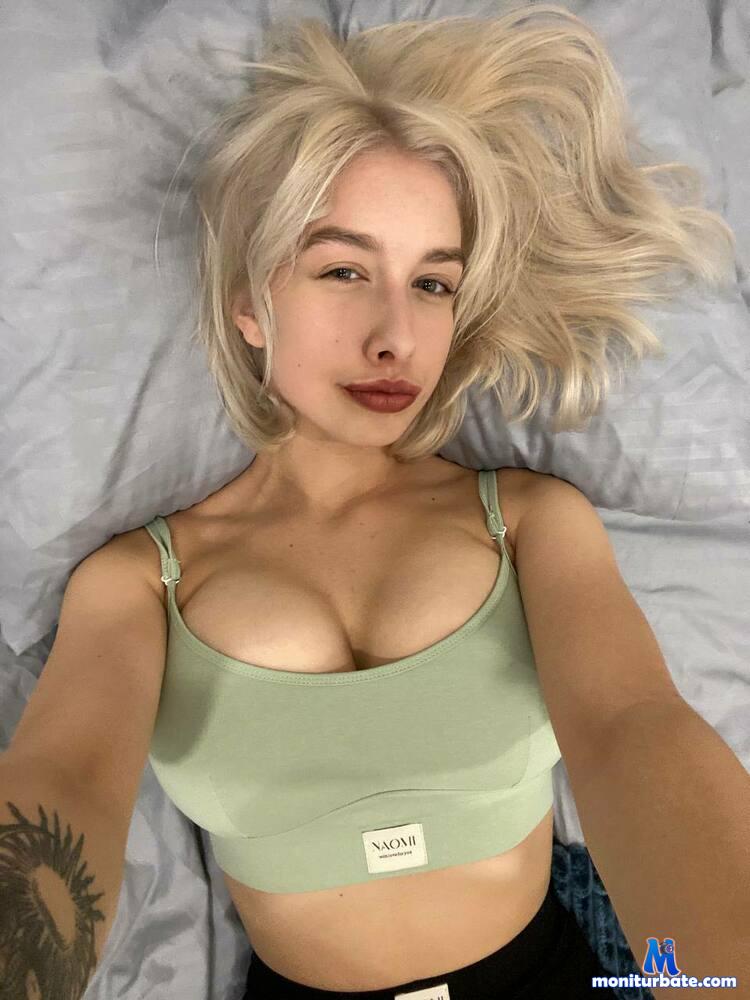 violettahoty camsoda livecam performer profile
