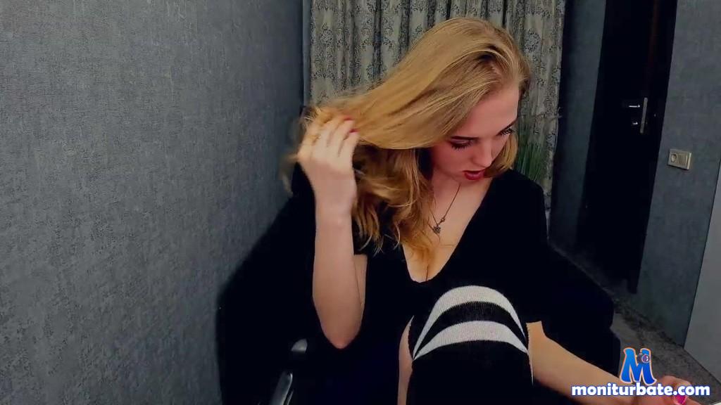 lunaastar camsoda livecam performer profile