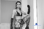 carolinecorti Camsoda livecam show performer room profile