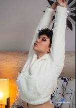 rouseviolet Camsoda livecam show performer room profile