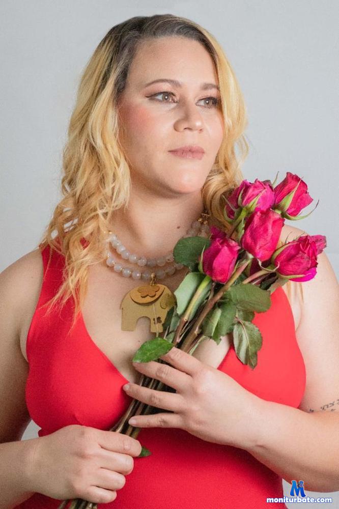 flora-squirts Camsoda performer 