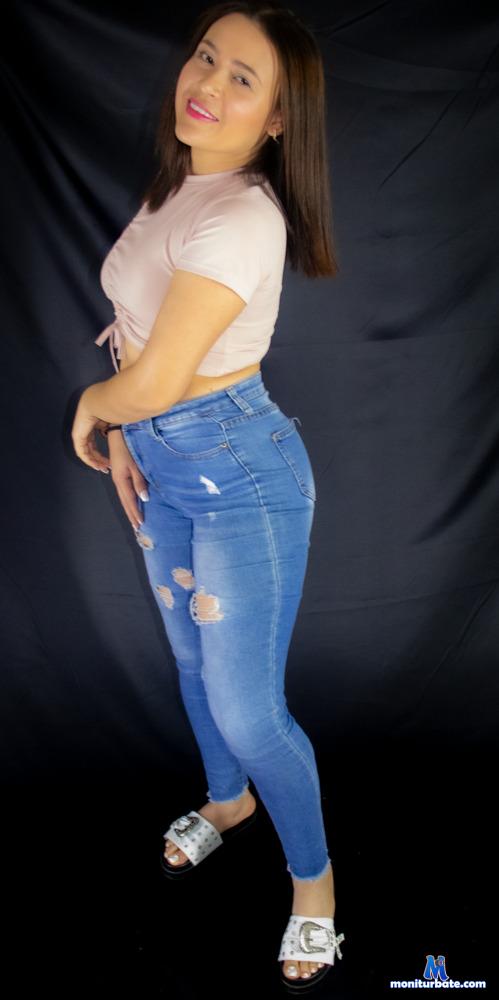 amber-323 camsoda livecam performer profile