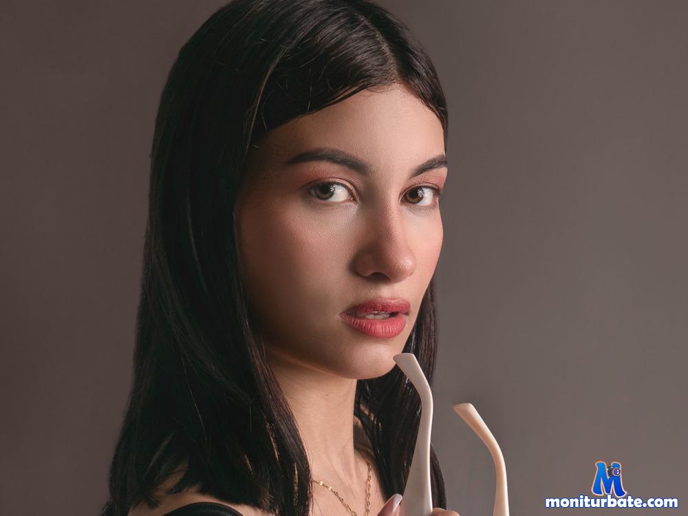 devinesimons camsoda livecam performer profile