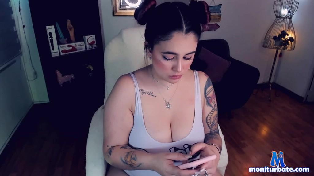 cheenoa Camsoda performer latina curvy toys lovense anal dildo pvt squirter lush bbw