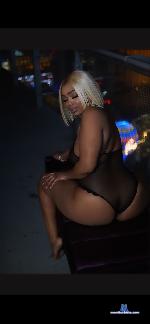 cherryredhot1 Camsoda livecam show performer room profile