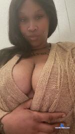 frequentlipcover350 Camsoda livecam show performer room profile