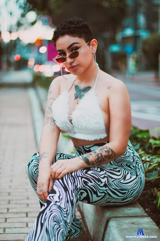 bella-green Camsoda performer 