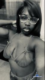 chocolateminnie Camsoda livecam show performer room profile