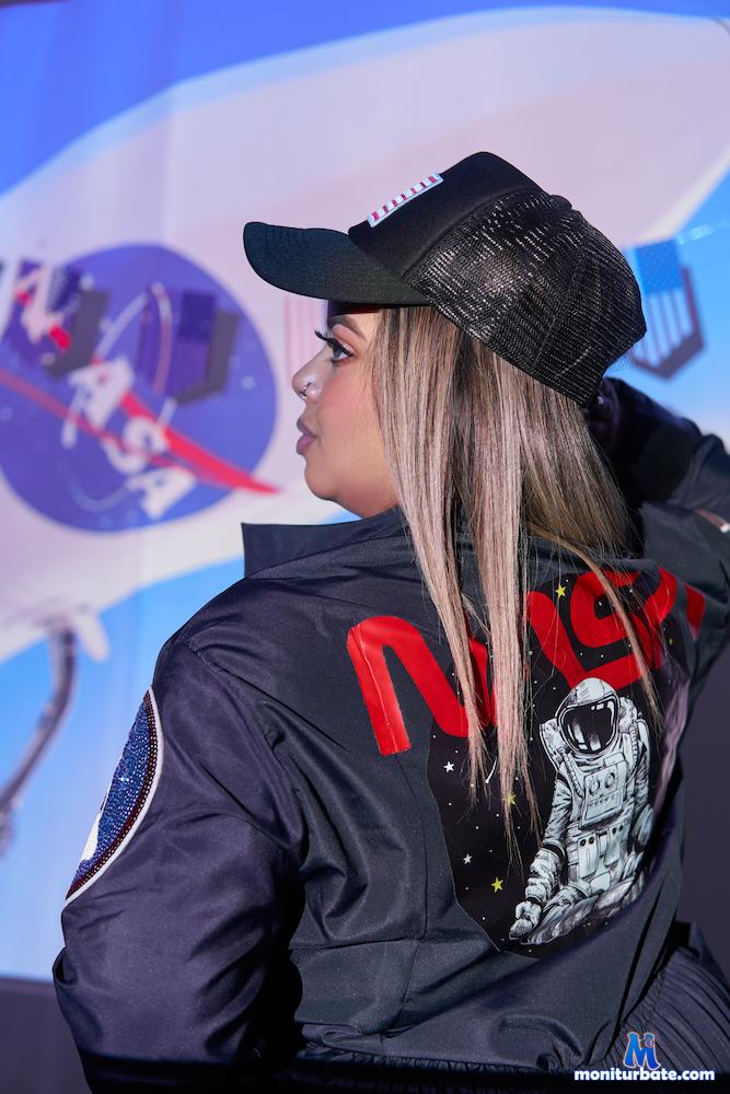 cherrylucy camsoda livecam performer profile