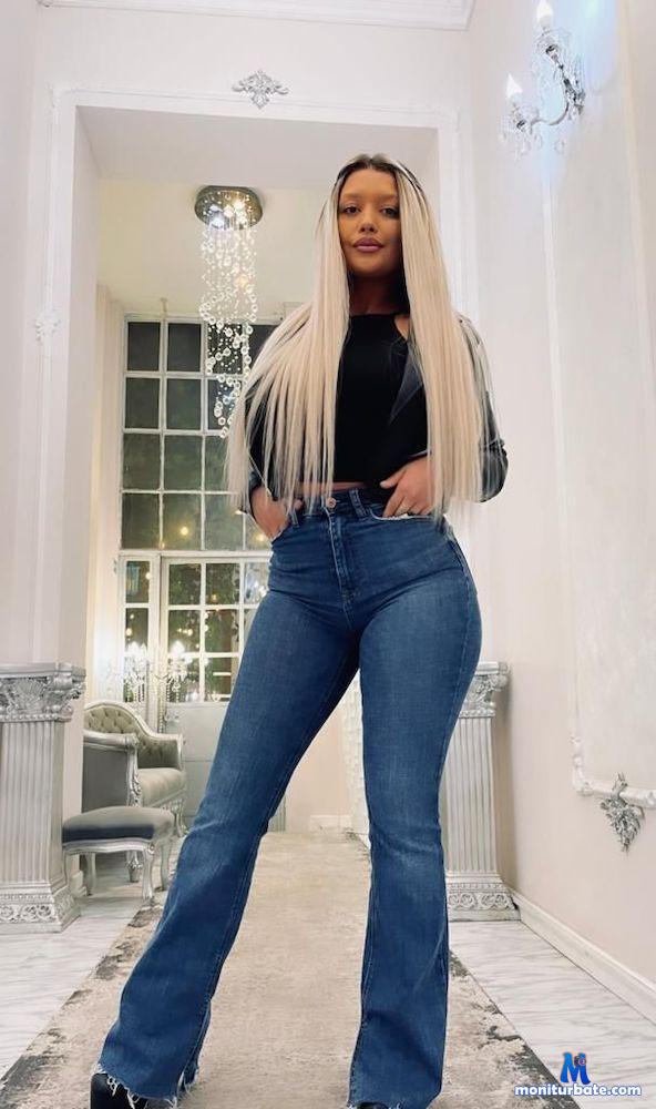 sweetbomb camsoda livecam performer profile