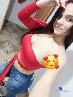 emmiilyrousse Camsoda livecam show performer room profile