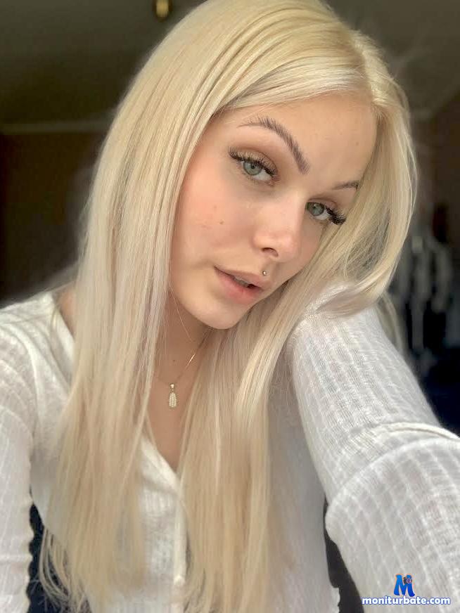 adrianamonroe camsoda livecam performer profile