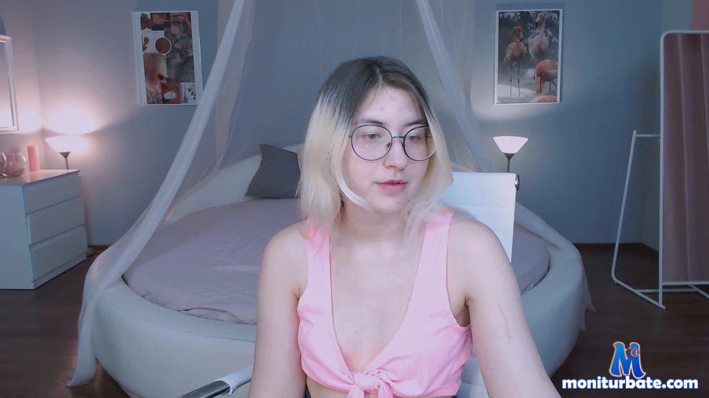 lilyshoot camsoda livecam performer profile