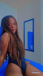 milasaenzz Camsoda livecam show performer room profile