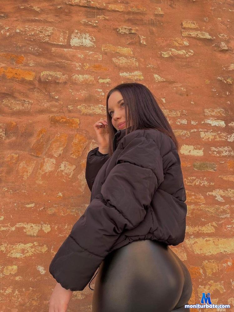 naughtyadriana18 Camsoda performer 