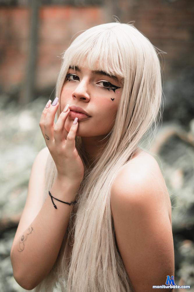 isla-1 Camsoda performer 