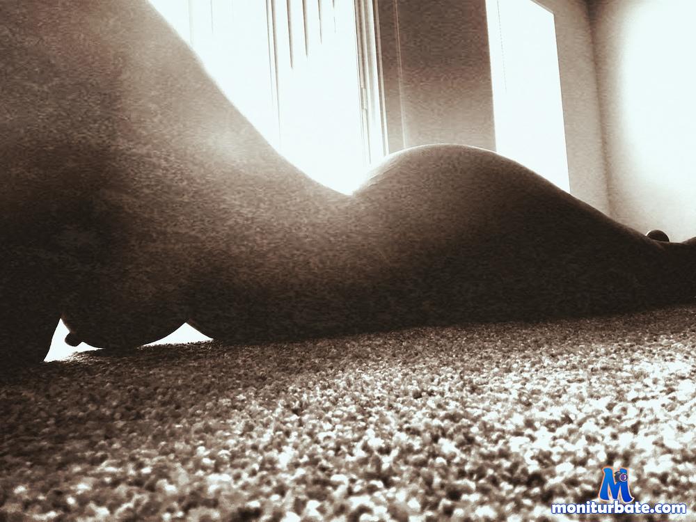 uniqueleone camsoda livecam performer profile