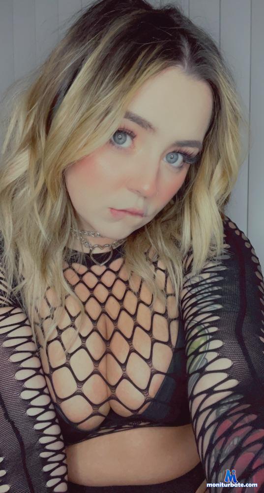strawberrrysh0rtcake Camsoda performer 