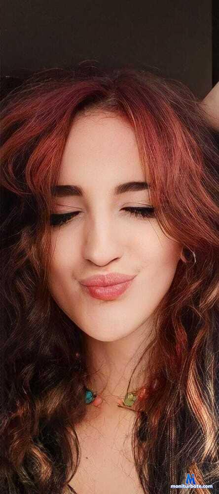 electricmoira camsoda livecam performer profile