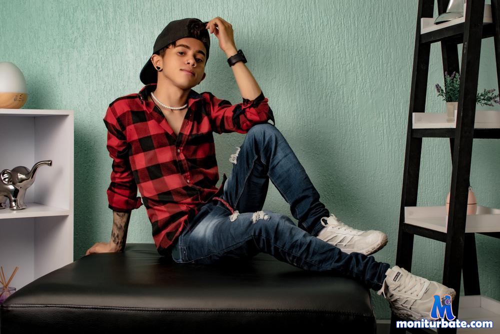 dannysantoro camsoda livecam performer profile