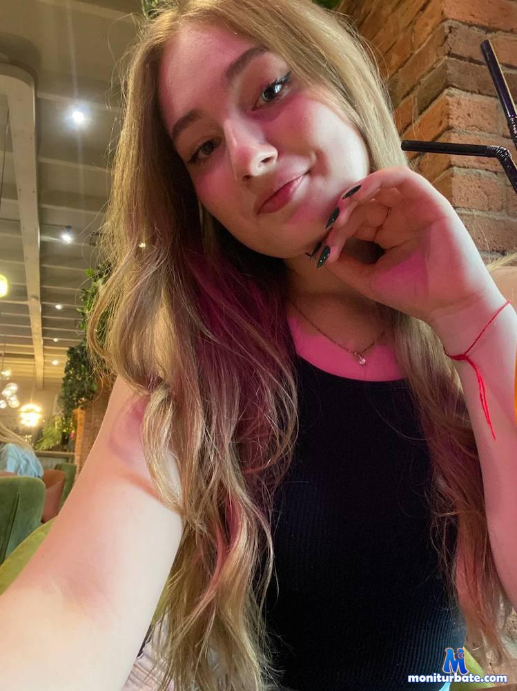 wonderlina camsoda livecam performer profile