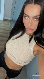 lilydeluca Camsoda livecam show performer room profile