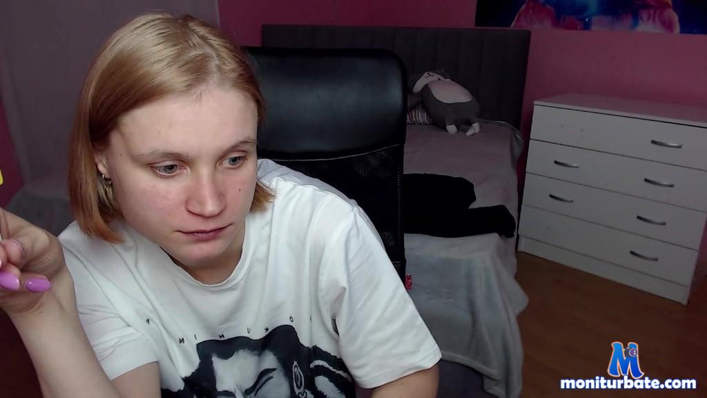 carollineledex camsoda livecam performer profile