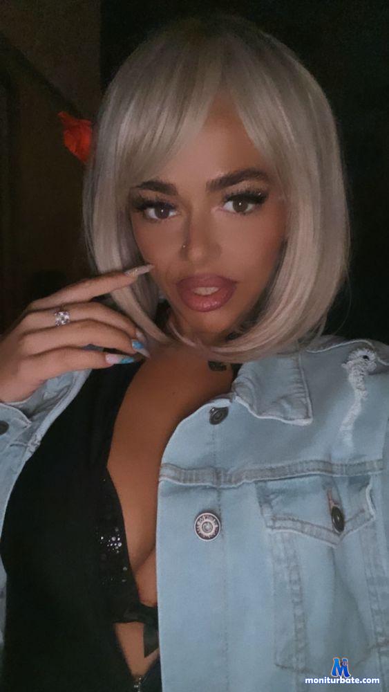 locherre camsoda livecam performer profile