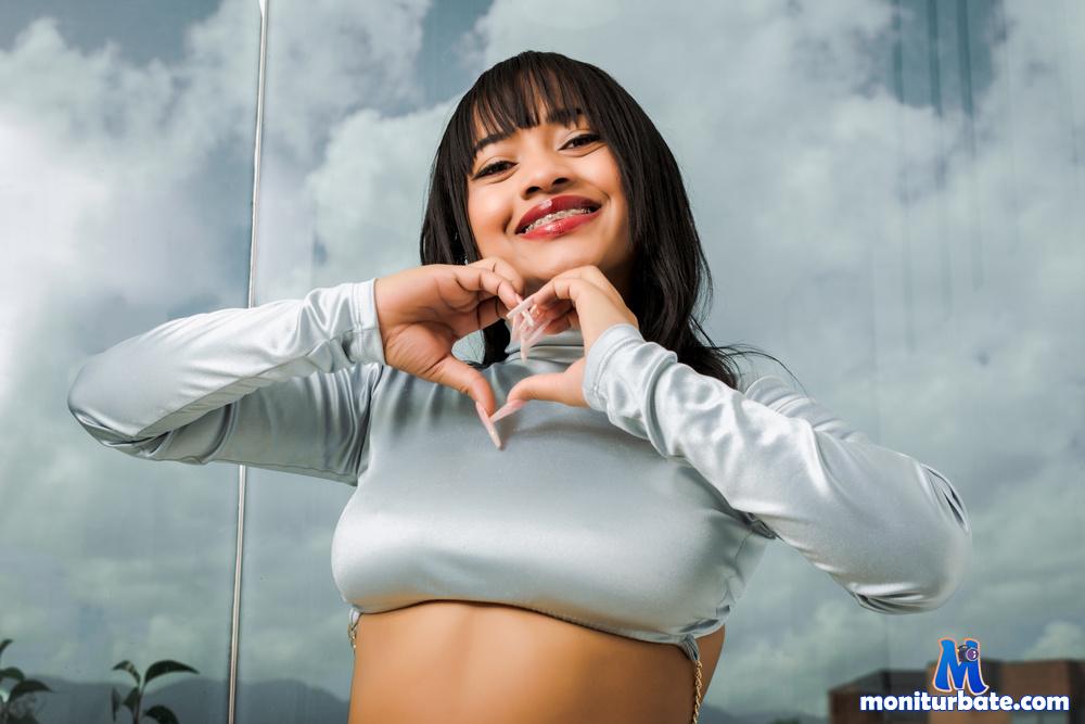carolinabines camsoda livecam performer profile