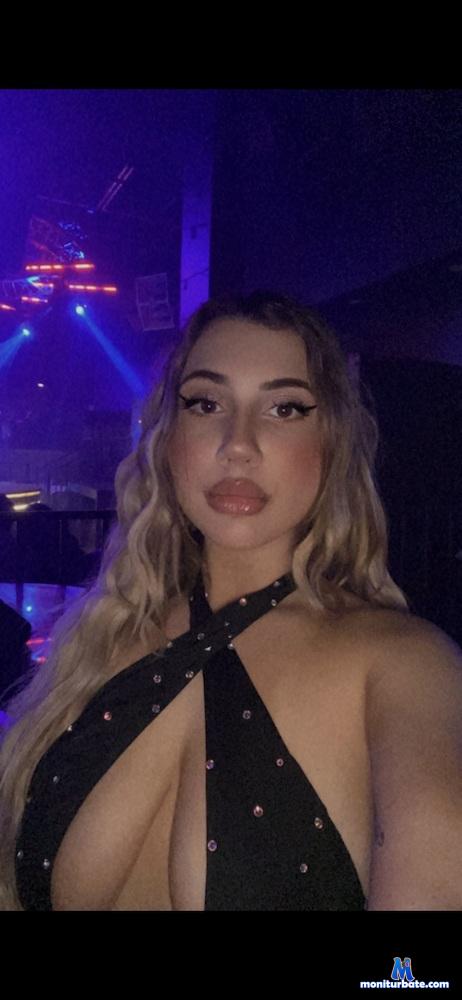 ginaxoxo812 camsoda livecam performer profile