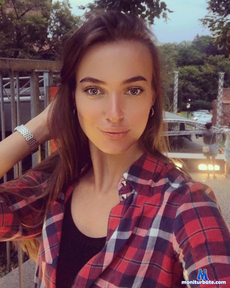 elenajoy Camsoda performer 