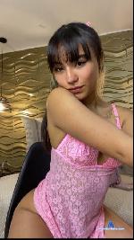 nahia-low Camsoda livecam show performer room profile