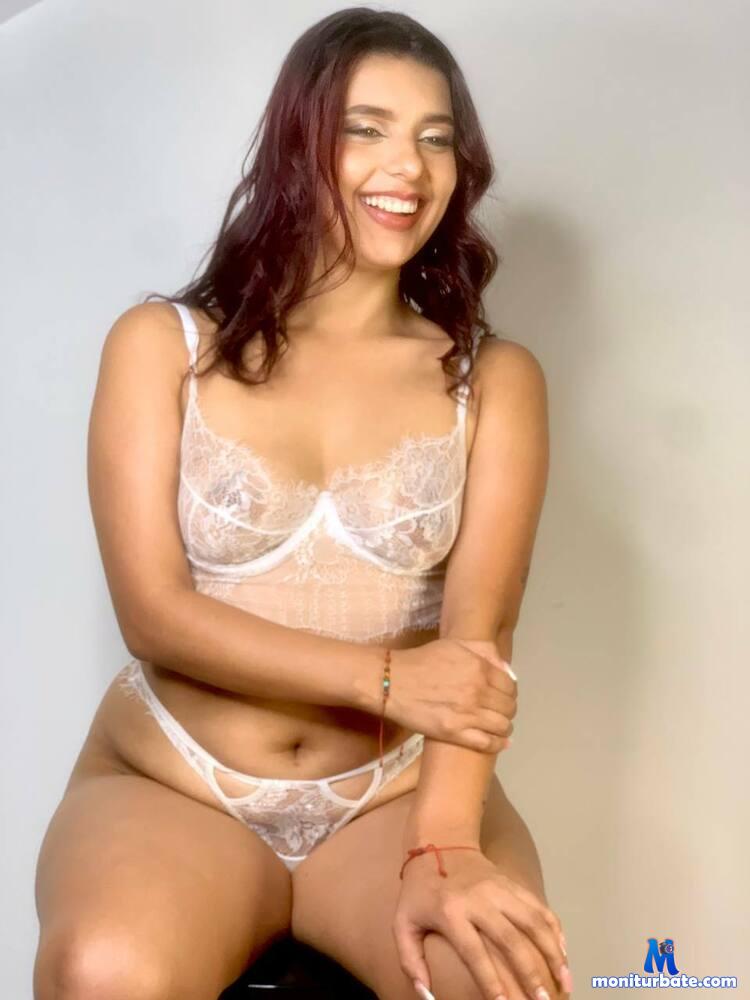 camilareds camsoda livecam performer profile