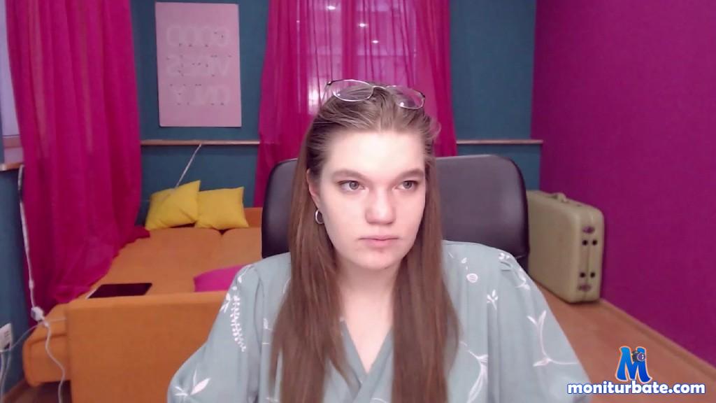 yourhuggy camsoda livecam performer profile
