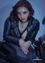 merlynadivina Camsoda livecam show performer room profile