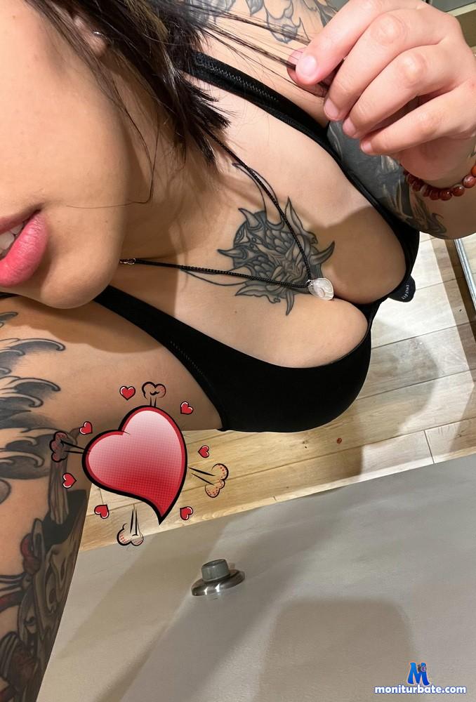 miacanelaxo camsoda livecam performer profile