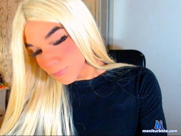 divine-girlsts Camsoda performer 