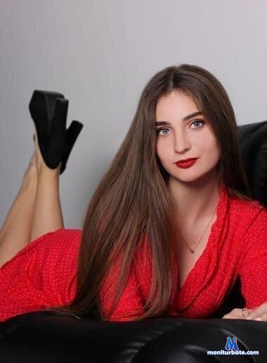 ur-emi camsoda livecam performer profile