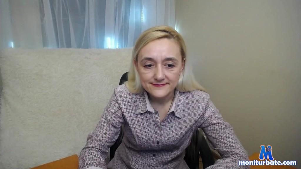 karmenhiron camsoda livecam performer profile