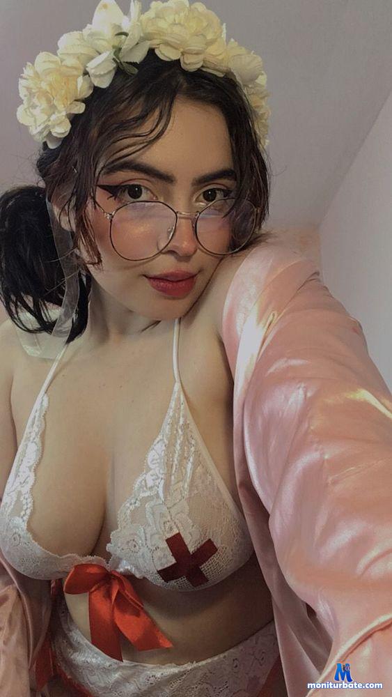 giasanturie18 camsoda livecam performer profile