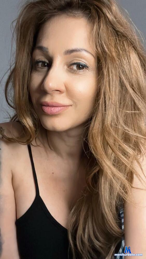 aariana4u Camsoda performer 