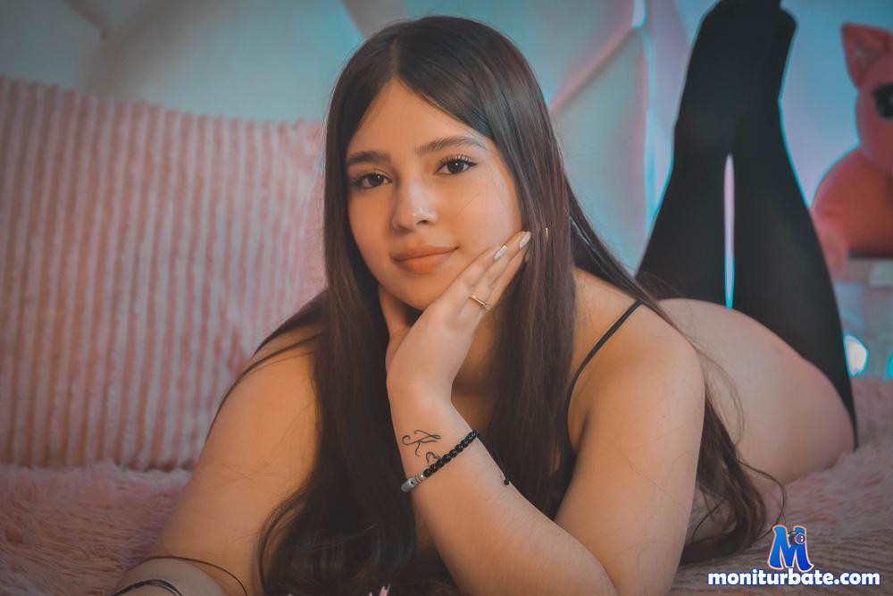 emiily-cooper camsoda livecam performer profile