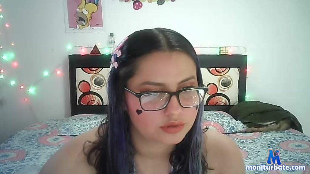 dulceteen Camsoda performer latina curvy brunette feet fetish lovense blowjob dildo big-ass bondage