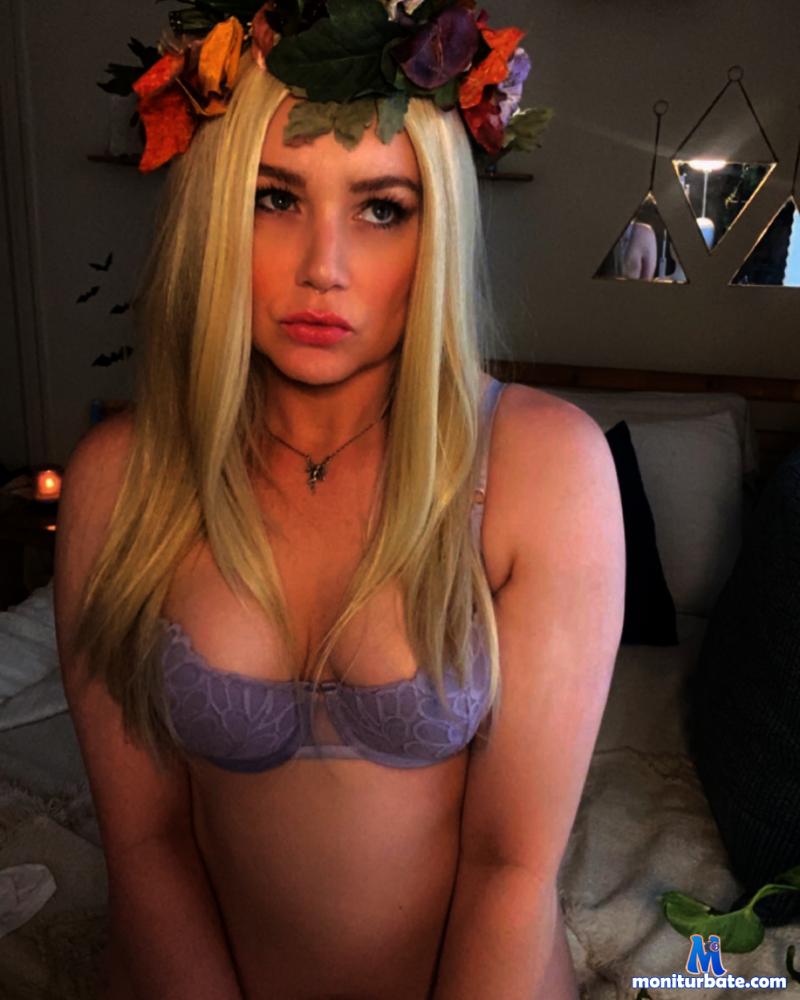 summer-stone camsoda livecam performer profile
