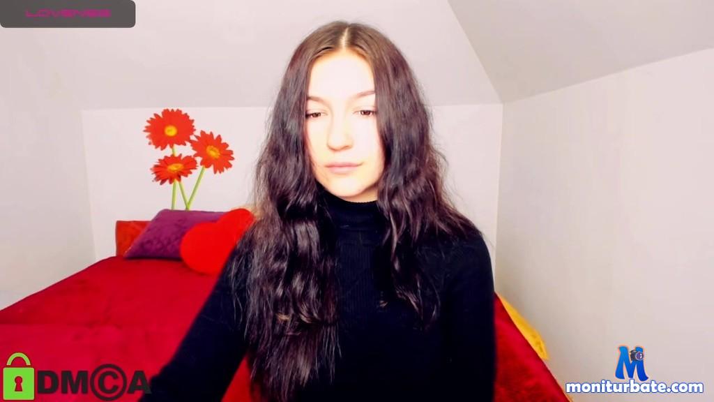 visoria Camsoda performer big-tits curvy cum brunette feet shaved-pussy lovense blowjob masturbation big-ass