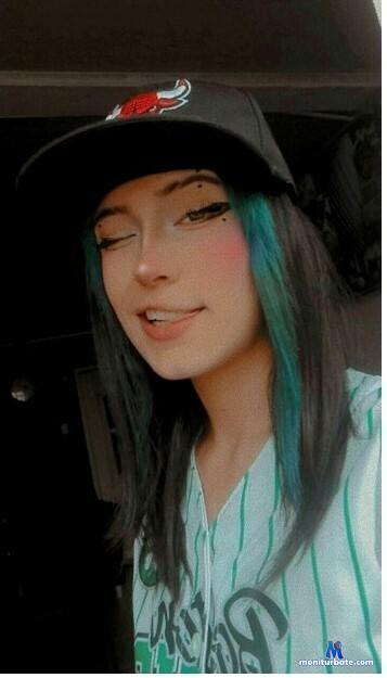 gwen-moonn camsoda livecam performer profile