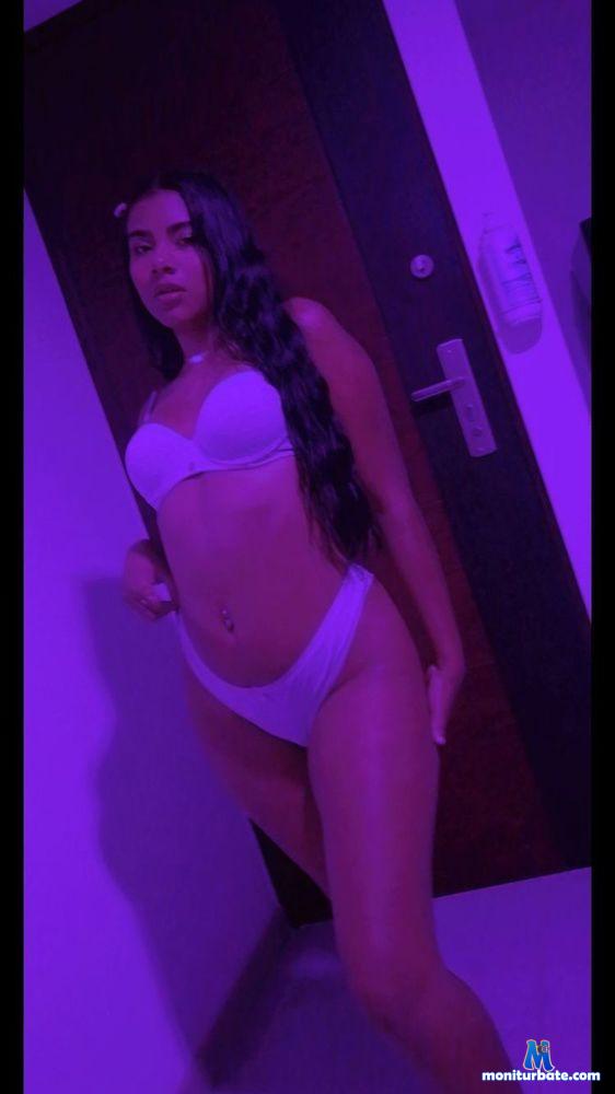 saralynn-1 Camsoda performer 